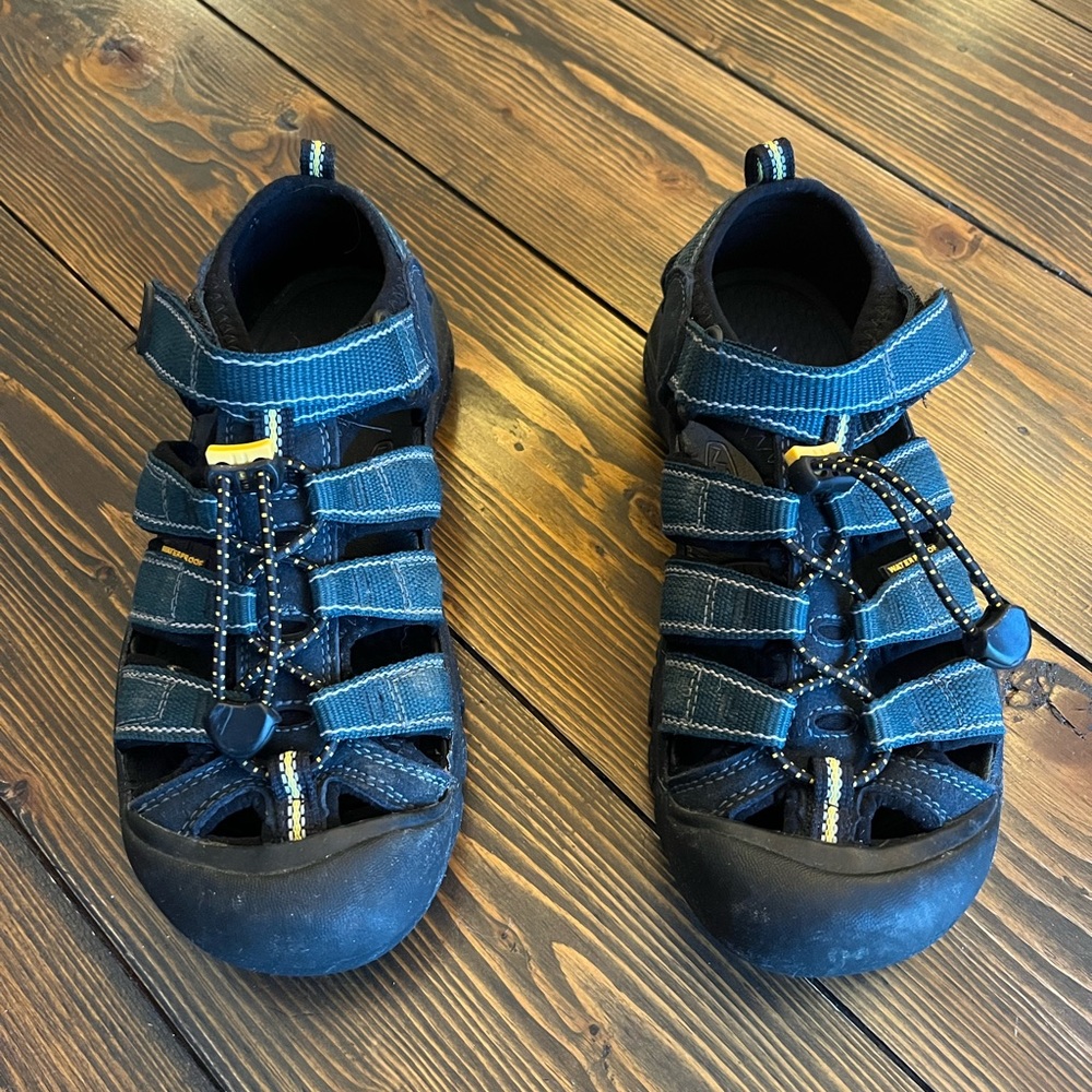 Keen water shoes - Picture 1 of 6